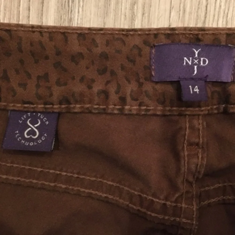 NYJD Brown Cheetah Ankle Pants Size 14 Lift Tuck Technology Made in USA NWOT